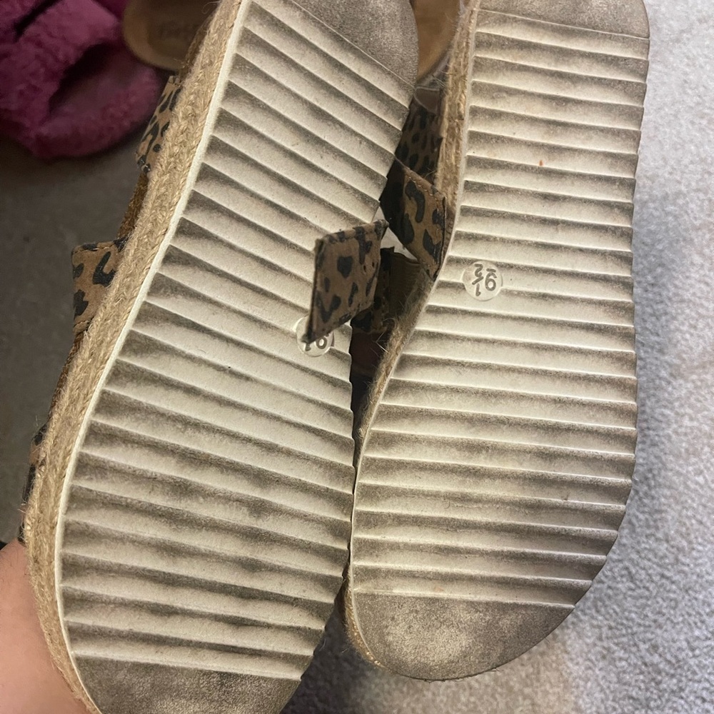 Leopard Sandals - Picture 3 of 5